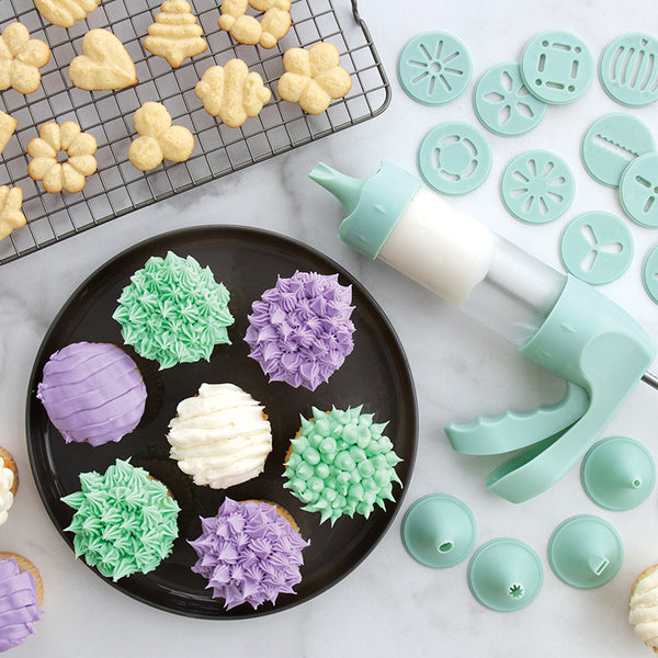 NordicWare Deluxe Spritz Maker & Treat Decorating Set