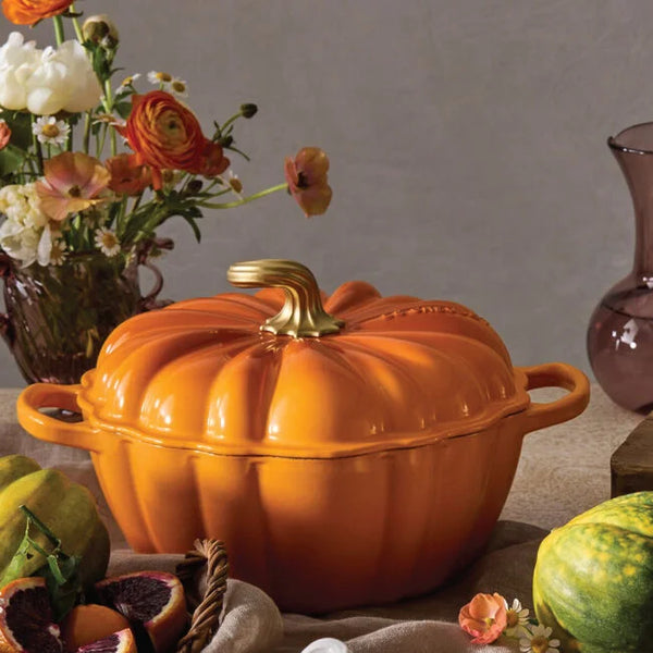 Le Creuset Signature Pumpkin Dutch Oven Persimmon Novelty Gold Knob 4Qt